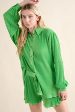 Load image into Gallery viewer, Accordian Pleat Blouse Short Set