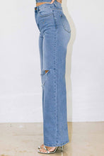 Load image into Gallery viewer, Distressed Wide Fit Jeans