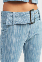 Load image into Gallery viewer, THE PLAZA LOW RISE FLARED JEANS