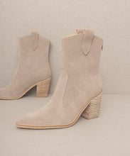 Load image into Gallery viewer, Tara - Two Paneled Western Boots