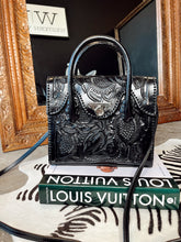 Load image into Gallery viewer, The Que Chula Dos Botones Bag