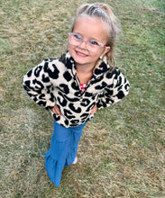 Load image into Gallery viewer, Leopard print Sherpa