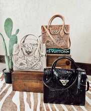 Load image into Gallery viewer, The Que Chula Dos Botones Bag