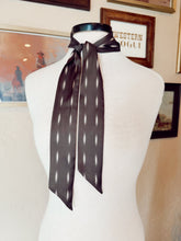 Load image into Gallery viewer, The Buckstitch Twilly in Brown