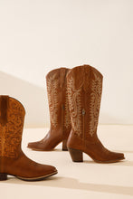 Load image into Gallery viewer, Syllvia Prairie Leather Boots in Bourbon Brown