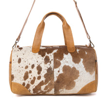 Load image into Gallery viewer, Myra Cattle Drive Men's Hairon Leather Traveller Bag in Bridle Ivory