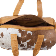 Load image into Gallery viewer, Myra Cattle Drive Men's Hairon Leather Traveller Bag in Bridle Ivory