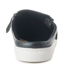 Load image into Gallery viewer, Arctic sneaker