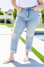 Load image into Gallery viewer, Sam Mid Rise Star Pocket Boyfriend Jeans