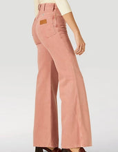 Load image into Gallery viewer, The Wrangler Wanderer 622 Rose Flares
