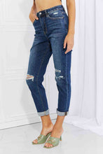 Load image into Gallery viewer, Vervet by Flying Monkey Full Size Distressed Cropped Jeans with Pockets