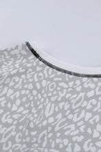 Load image into Gallery viewer, Leopard Print Contrast Stitching Crewneck Tee