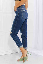 Load image into Gallery viewer, Vervet by Flying Monkey Full Size Distressed Cropped Jeans with Pockets