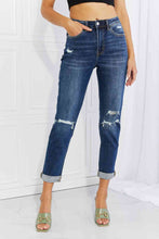 Load image into Gallery viewer, Vervet by Flying Monkey Full Size Distressed Cropped Jeans with Pockets