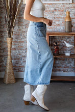 Load image into Gallery viewer, Veveret Slit Mid Rise Waist Denim Skirt