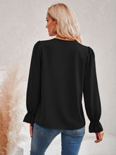 Load image into Gallery viewer, Contrast Trim Flounce Sleeve V-Neck Blouse